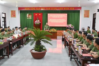 Đoàn công tác của Bộ Công an làm việc với Công an xã Thuận Bắc