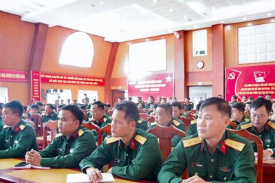 Bộ CHQS tỉnh Lâm Đồng tổ chức học tập chuyên đề chính trị, pháp luật.
