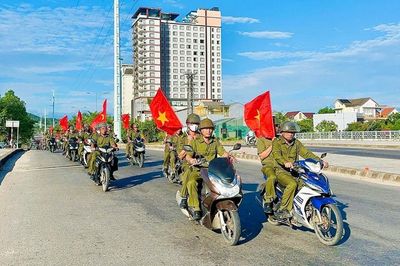 Thanh Thủy ra quân lập lại trật tự đô thị, bảo đảm an toàn giao thông và vệ sinh môi trường