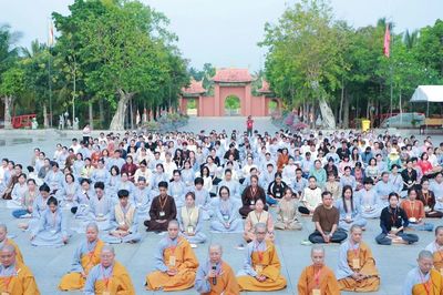 Dạy con trong hoang mang: Đi tìm 'Cuộc sống bình yên' giữa cơn bão số