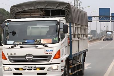 Ninh Bình thu hồi 15 phù hiệu xe kinh doanh vận tải
