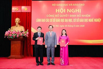 Bộ trưởng Bộ GD&ĐT bổ nhiệm Hiệu trưởng, Phó Hiệu trưởng Trường Đại học Công nghệ Kỹ thuật TP.HCM