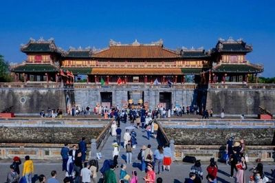 Đã đến lúc luật hóa nguyên tắc hoán đổi ngày nghỉ lễ?