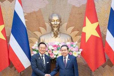 Chủ tịch Quốc hội Trần Thanh Mẫn hội kiến Thủ tướng Vương quốc Thái Lan Anutin Charnvirakul