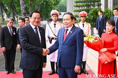 Chủ tịch Quốc hội Trần Thanh Mẫn hội kiến Thủ tướng Lào