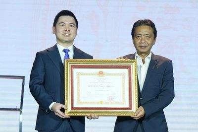 CLB Hà Nội đón nhận Huân chương Lao động hạng Nhì