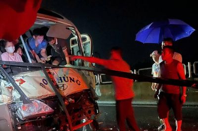 8 xe cứu thương tiếp cận hiện trường tai nạn trên cao tốc Tuyên Quang – Phú Thọ