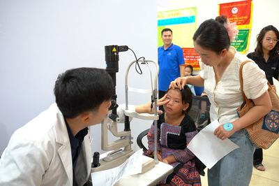 Ngày hội bé vui khám mắt