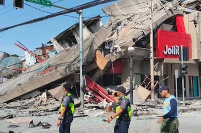 Động đất có độ lớn 7,8 độ ngoài khơi Philippines