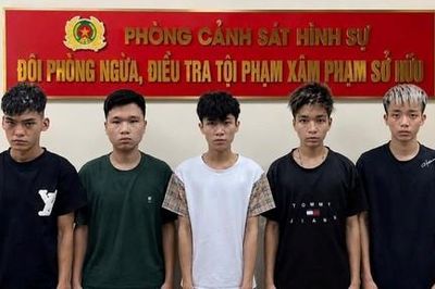 Khởi tố 5 đối tượng đánh người, cướp xe máy trong đêm