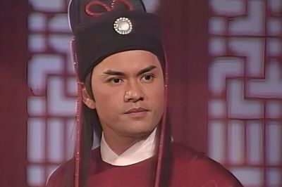 Con đường trở thành tỷ phú của 'Triển Chiêu phong độ nhất màn ảnh'