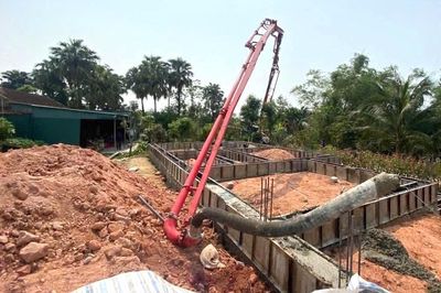 Cần bơm bê tông đổ sập khiến công nhân tử vong, tài xế bị khởi tố