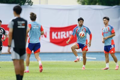 Bi hài World Cup 2026: Rắn kịch độc 'bao vây' sân tập tuyển Thụy Sỹ