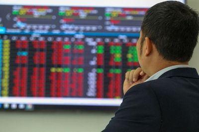 VN-Index mất gần 50 điểm, thủng mốc 1.800