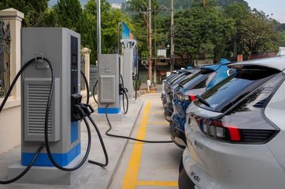 Miễn lệ phí trước bạ ô tô điện đến hết năm 2030