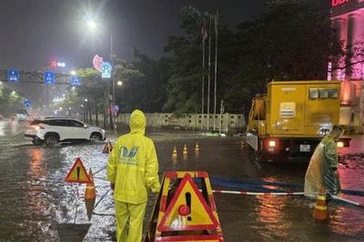 Thoát nước Hà Nội ứng trực đêm, xử lý úng ngập sau mưa lớn