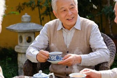 Về già mới nhận ra: Điều quyết định một tuổi già bình yên, không chỉ là tiền hay con cái