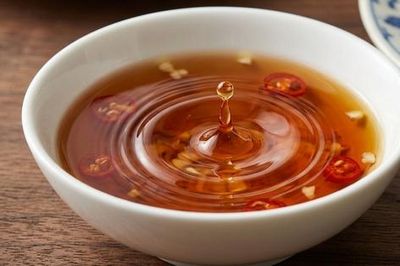 4 nhóm người nên tránh hoặc hạn chế ăn nước mắm