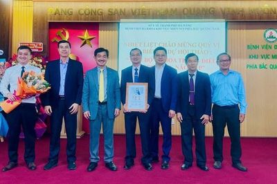 Hội Đột quỵ Thế giới trao chứng nhận Vàng cho BVĐK khu vực miền núi phía Bắc Quảng Nam