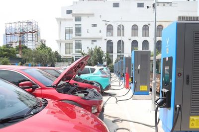 Ô tô điện chạy pin tiếp tục được miễn phí trước bạ lần đầu đến hết 2030