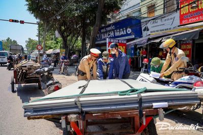 Hà Nội xử lý 367 trường hợp xe ba bánh tự chế, chở hàng cồng kềnh vi phạm giao thông