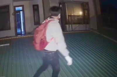 Camera ghi cảnh tên trộm đột nhập tiệm vàng lấy tài sản hơn 3 tỉ trong đêm