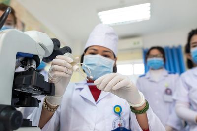 Học bác sĩ ở trường tư có khác trường công?