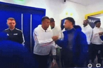 Kante phớt lờ, không bắt tay Mbappe