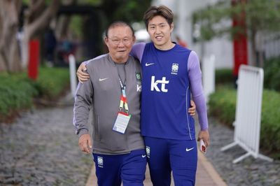 Thầy Park khoác vai Lee Kang-in ở World Cup 2026