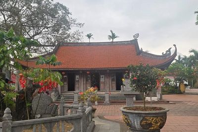 Huyền tích dưới bóng Quếch trăm năm bên bến nước Bạch Đằng