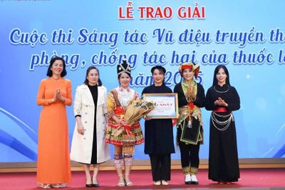 Thủ tướng yêu cầu tuyên truyền sâu rộng về tác hại thuốc lá lậu, thuốc lá điện tử, thuốc lá nung nóng
