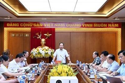 Gắn sắp xếp, tổ chức lại thôn, tổ dân phối với kiện toàn đội ngũ người hoạt động không chuyên trách
