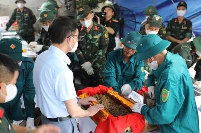 Lấy mẫu ADN xác định danh tính 24 hài cốt liệt sĩ chưa rõ thông tin tại Phú Thọ