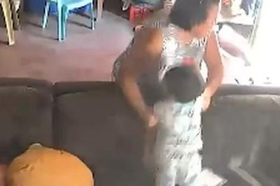 Người bà lao nhanh trong động đất Philippines, lấy thân mình bảo vệ cháu