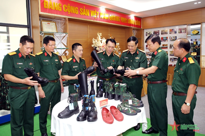 Chỉ huy hậu cần phải đặc biệt xuất sắc trong phát triển, ứng dụng khoa học và công nghệ hậu cần