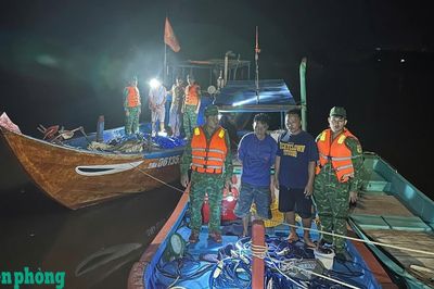 Đồn Biên phòng Hải Vân phối hợp bắt giữ 2 tàu cá sử dụng kích điện trái phép