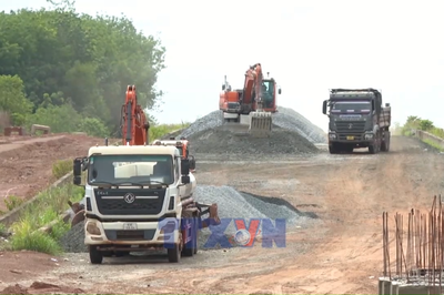 Đồng Phú tăng tốc thi công '3 ca, 4 kíp' tại các công trình trọng điểm