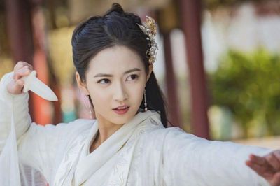 Nữ tử tài sắc vẹn toàn, là tuyệt sắc giai nhân của Ỷ Thiên Đồ Long Ký