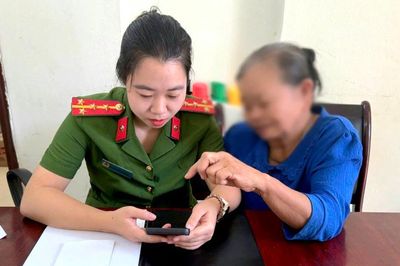 Sập 'bẫy tình' của bạn trai ngoại quốc, người phụ nữ U60 suýt mất 20 triệu đồng
