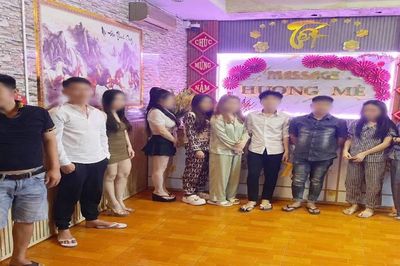 Bắt quả tang 5 cặp nam nữ mua bán dâm trong tiệm massage