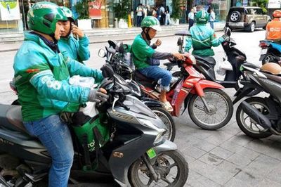 Đóng BHXH bắt buộc với tài xế công nghệ, người bán hàng online: Chỗ dựa tương lai có vượt qua gánh nặng trước mắt?