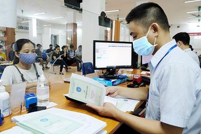 Chính thức thu tiền đóng bảo hiểm theo mức lương cơ sở - 2,53 triệu đồng từ 1/7