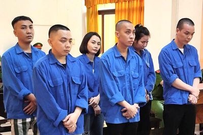 Mua, bán đồ chơi nguy hiểm, lãnh án tù