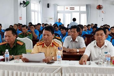Tuyên truyền Luật Trật tự, an toàn giao thông đến người dân phường Hà Tiên