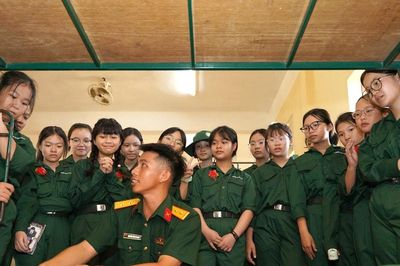 'Chiến sĩ nhí' với học kỳ trong quân đội