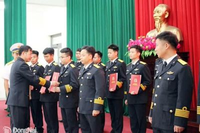 Nhiều cán bộ được thăng cấp bậc hàm