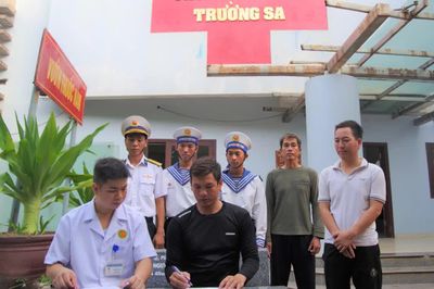 Bệnh xá đảo Trường Sa điều trị cho ngư dân bị bệnh trên biển