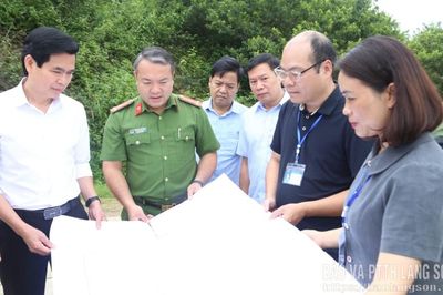 Đồng chí Bí thư Tỉnh ủy kiểm tra địa điểm xây dựng Trường nội trú liên cấp tại xã Cao Lộc