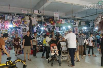 Vì sao du khách đến Lào Cai đều muốn ghé chợ Cốc Lếu?
