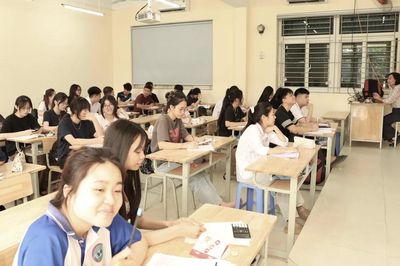 Cùng thí sinh 'vượt vũ môn'